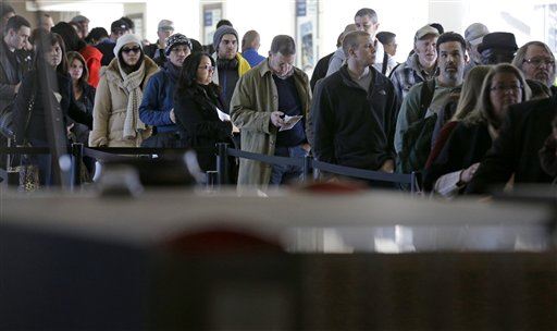 Chicago Airport Lines Stretch More Than a Mile