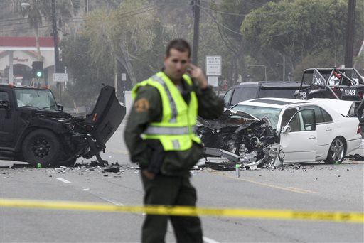 Bruce Jenner Not Texting During Car Crash: Photo