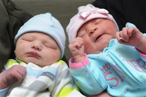 Brothers Have Babies on Same Day, at Same Hospital