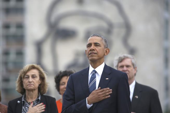 Backdrop of Obama Photo Causes a Stir