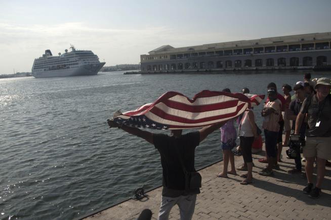 Cheering Cubans Greet 1st US Cruise Ship in Decades