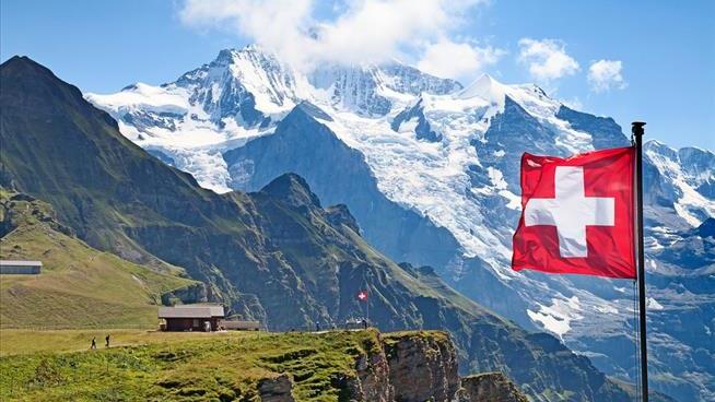 Switzerland May Ensure All Adults Make at Least $31K