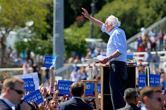 Bernie Sanders Backers Sue Over 'Mass Confusion' in California