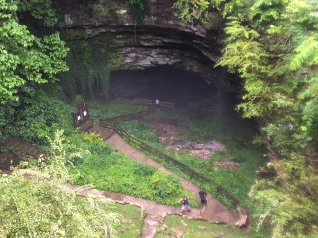 19 People Trapped in Kentucky Cave