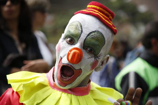 Sheriff Vows to Arrest Creepy Clowns