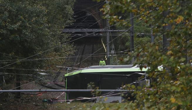 5 Dead, 50 Injured as London Tram Derails