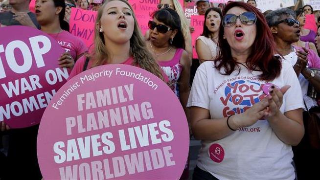 Obama Brings in Last-Minute Rule to Protect Planned Parenthood