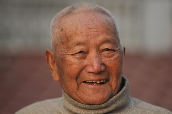 Man Dies Attempting to Become Oldest to Climb Everest