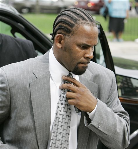 Deliberations Begin in R. Kelly Sex Tape Trial