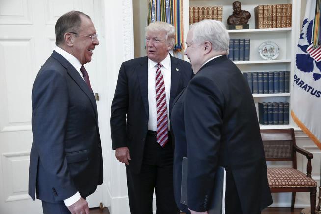 Washington Post : Trump Leaked Classified Info to Russia