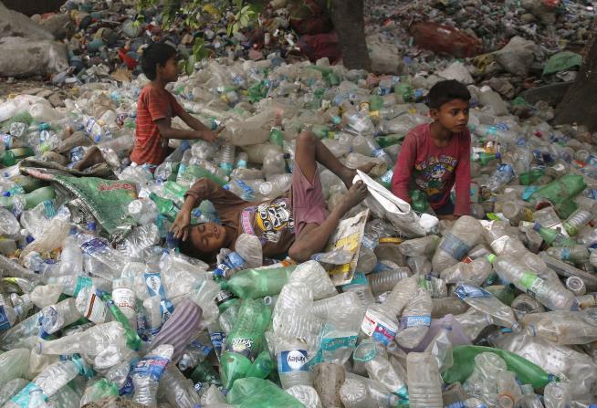 World Buys 1M Plastic Bottles Every Minute: Report