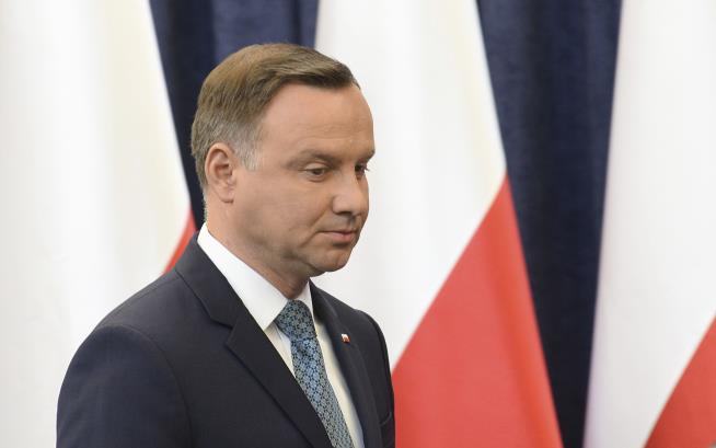 In Surprise Move, Poland's Leader Vetoes Court Shakeup