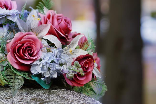 Woman Gets 9 Months in Jail for Stealing Flowers From Graves