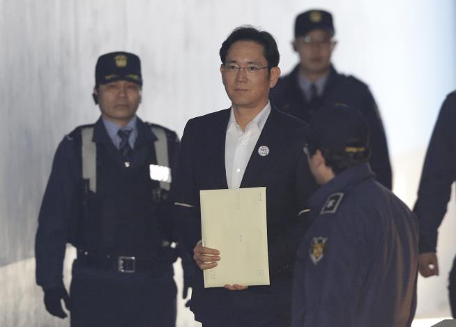Samsung Heir Freed After Year in Prison