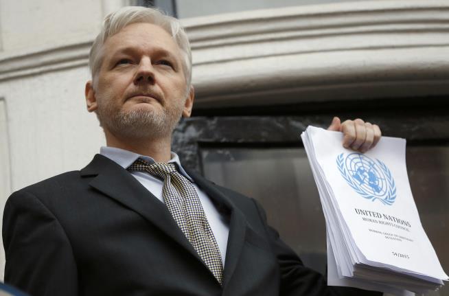 British Judge Doesn't Remove Assange's Hurdle