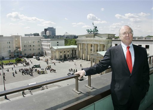 US Embassy Returns to Berlin's Heart