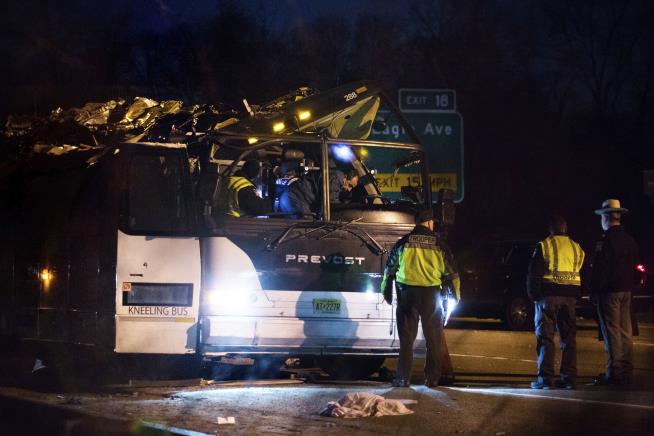 43 Hurt as Bus Carrying Teens Hits NY Overpass