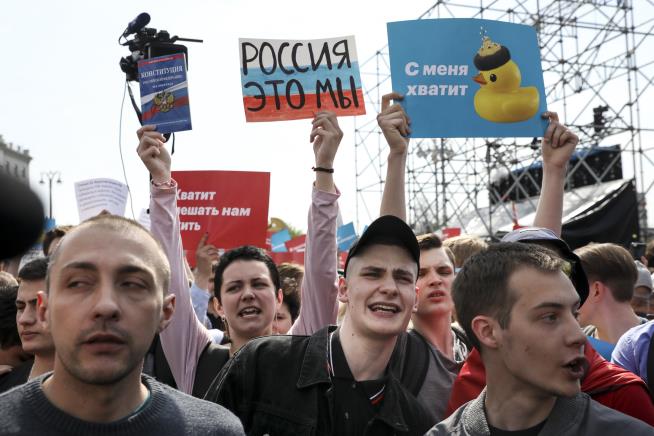 Nearly 1,600 Arrested in Anti-Putin Protests