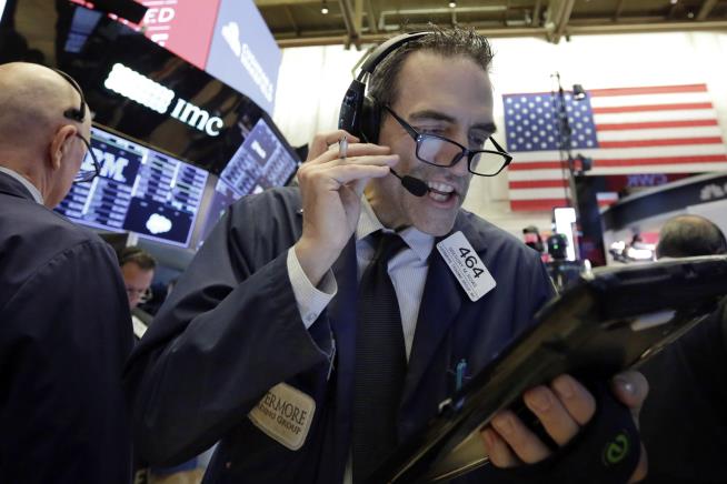 Tech Stocks Lead US Stocks Broadly Higher