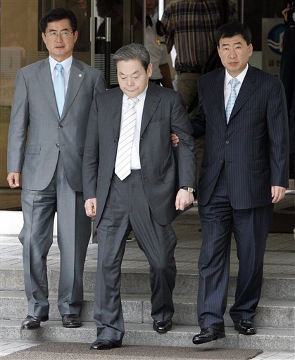 Ex-Samsung Boss Convicted in Tax Case