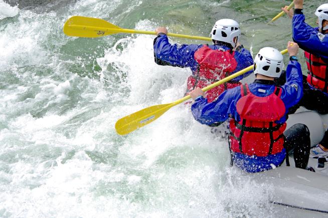 4 American Tourists Die in Rafting Accident
