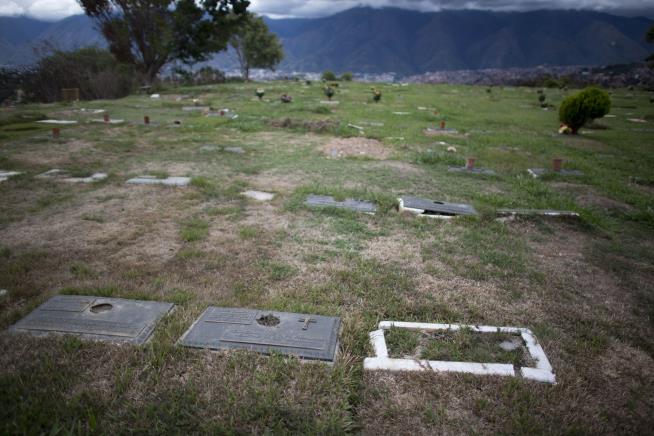 New Indignity in Venezuela: There's No Gas for Cremation