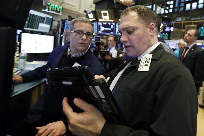 Stocks Skid on Economic Growth Worries