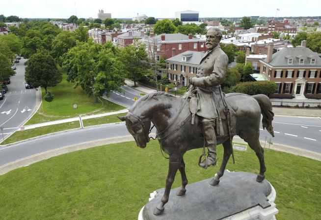 Vandals Apparently Attack Wrong General Lee Statue