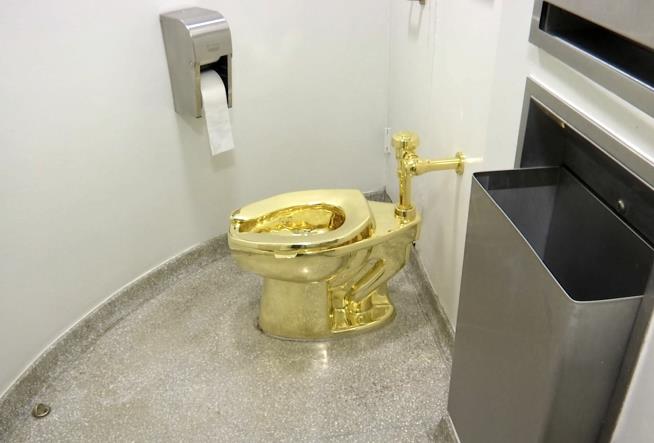 Solid Gold Toilet Stolen From Churchill's Birthplace