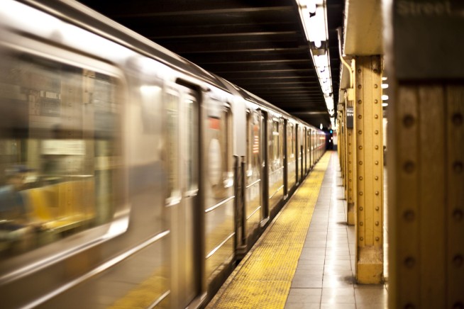 Man killed after leaping in front of moving train while holding daughter