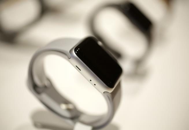 Man's Apple Watch Calls 911 for Him