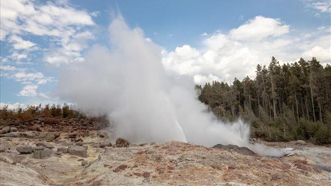 Steamboat Geyser's Eruptions Are Perplexing