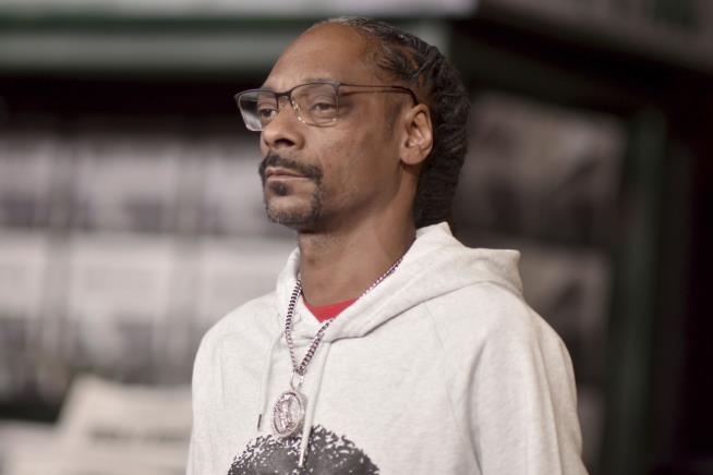 Snoop Dogg Rights a Wrong After 'Talk With My Momma'