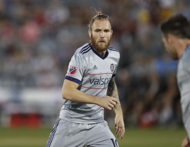LA Galaxy Cans Soccer Player Over Wife's Posts