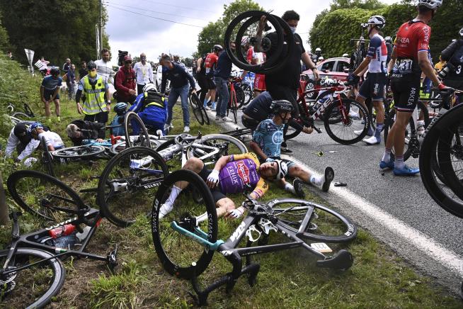 Cops Can't Find Spectator Who Caused Tour de France Crash