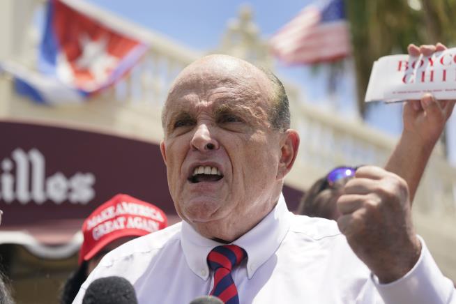 Giuliani: US Has 'Gone Off the Rails,' Not Me