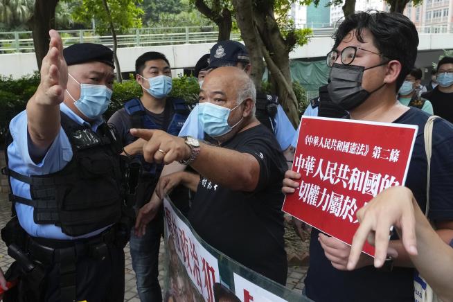 Cops Halt 4-Person National Day Protest in Hong Kong