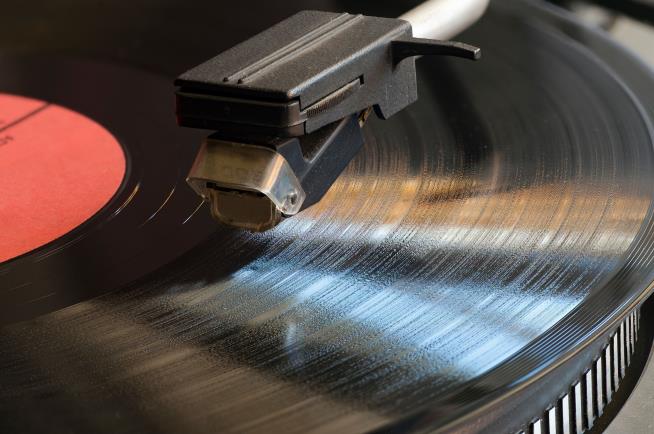 2021's Big Record Scratch: Vinyl Takes the Edge Over CDs