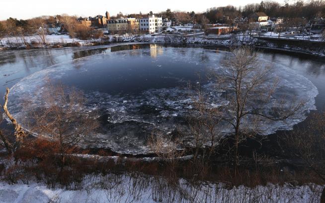 Maine's Spinning Ice Disk Returns