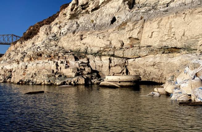 As Bottom of Lake Mead Becomes Exposed, a Grisly Find