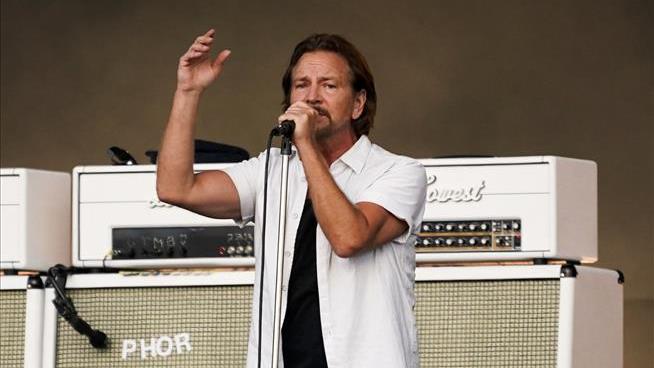 Pearl Jam Says Wildfire Smoke Damaged Vedder's Throat