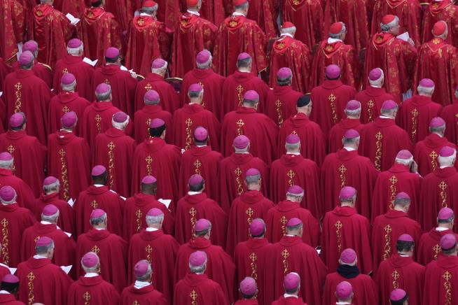 50K Mourn Benedict XVI at Vatican Funeral
