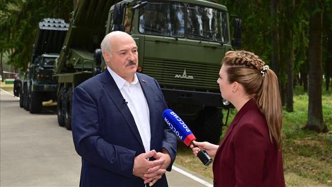 Lukashenko Boasts of What Russia Has Sent His Way