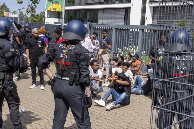 Eritreans Opposed to Ruler Crash Event, Injuring 22 Officers