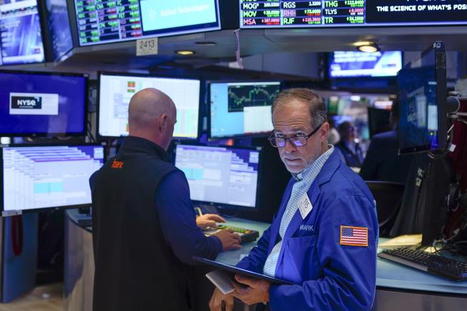 S&P Edges Up, Puts Wraps on a Strong Week
