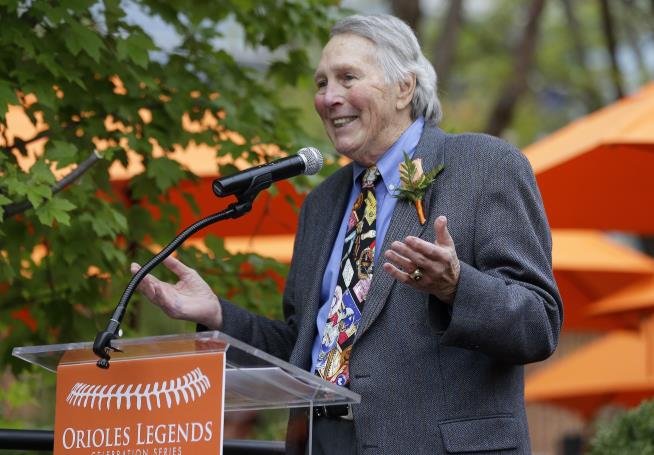 Beloved Orioles Player Brooks Robinson Dead at 86