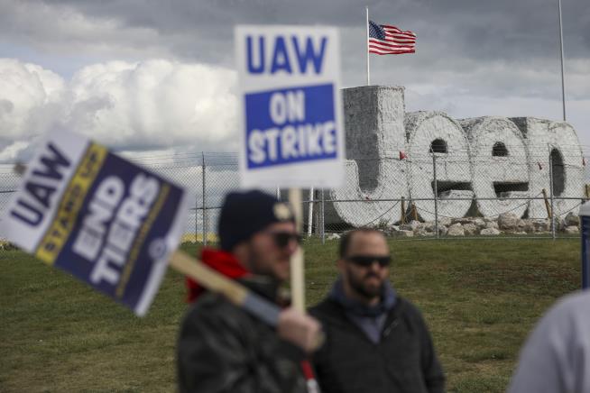 UAW Expands Strike to Louisville Truck Plant