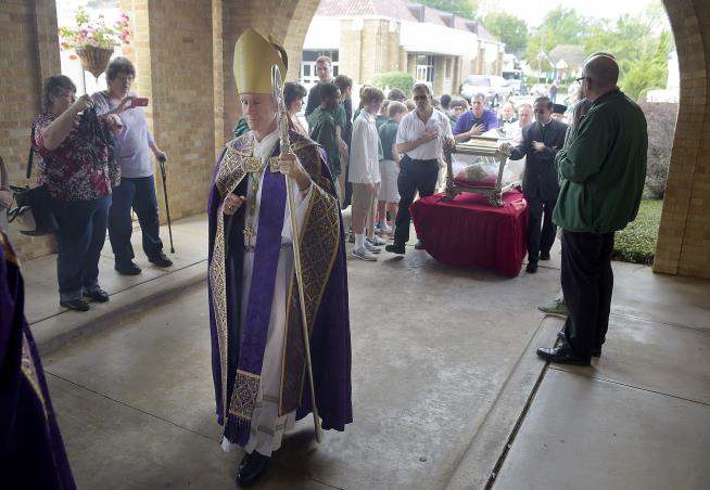 Pope Removes Critic From Texas Diocese