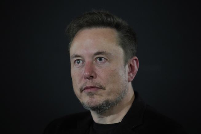 Elon Musk Now Endorsing Debunked 'Pizzagate'