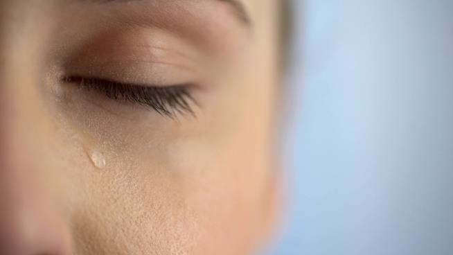 Scent of Tears May Make Men Less Aggressive